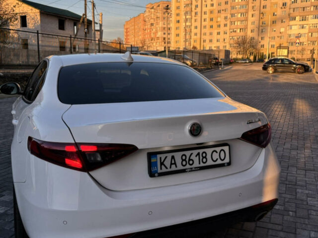 Білий Альфа Ромео Джулія, об'ємом двигуна 2.14 л та пробігом 192 тис. км за 17500 $, фото 21 на Automoto.ua
