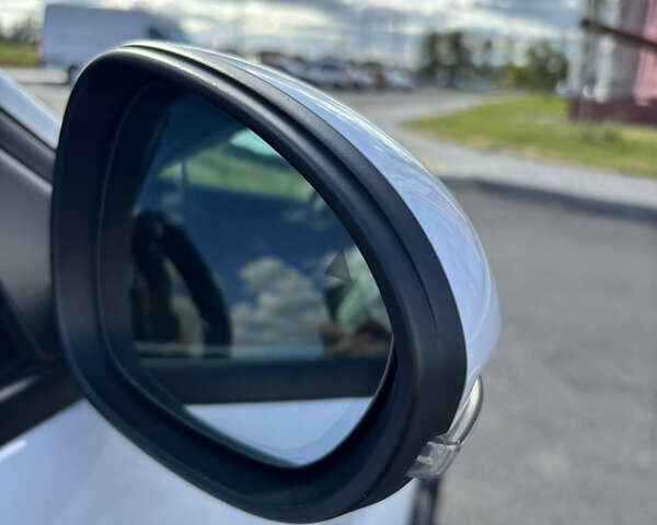 Белый Альфа Ромео Джулия, объемом двигателя 2.14 л и пробегом 182 тыс. км за 19900 $, фото 16 на Automoto.ua