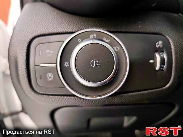 Білий Альфа Ромео Джулія, об'ємом двигуна 2 л та пробігом 88 тис. км за 16000 $, фото 12 на Automoto.ua