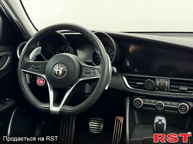 Білий Альфа Ромео Джулія, об'ємом двигуна 2 л та пробігом 11500 тис. км за 20500 $, фото 9 на Automoto.ua