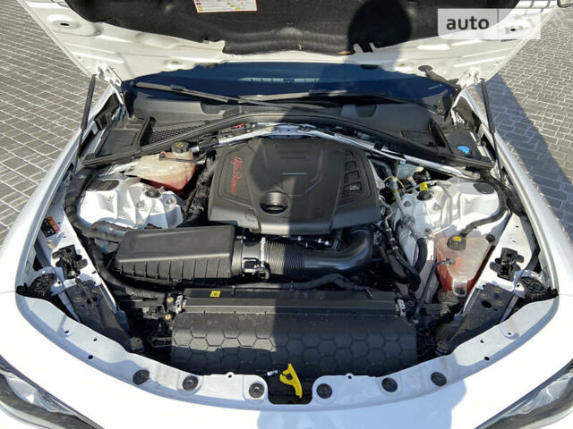 Белый Альфа Ромео Джулия, объемом двигателя 2 л и пробегом 122 тыс. км за 22300 $, фото 27 на Automoto.ua