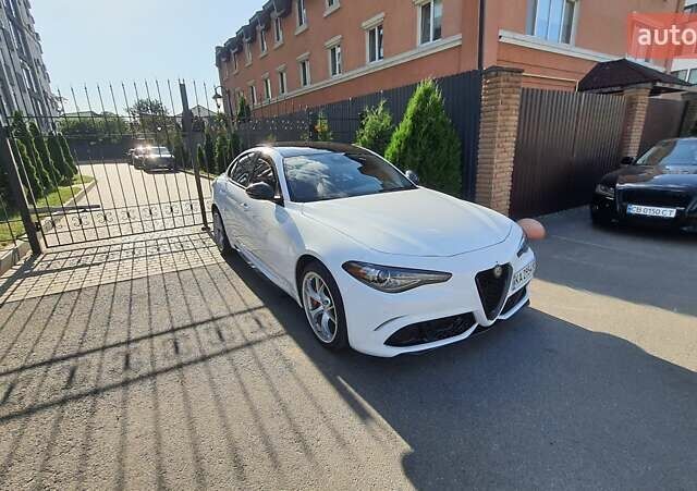 Белый Альфа Ромео Джулия, объемом двигателя 2 л и пробегом 82 тыс. км за 25600 $, фото 9 на Automoto.ua