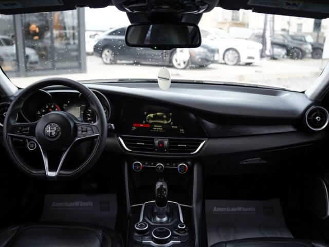 Білий Альфа Ромео Джулія, об'ємом двигуна 2 л та пробігом 47 тис. км за 20900 $, фото 15 на Automoto.ua
