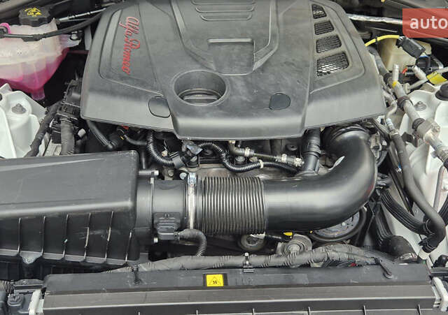 Белый Альфа Ромео Джулия, объемом двигателя 2 л и пробегом 74 тыс. км за 19400 $, фото 14 на Automoto.ua