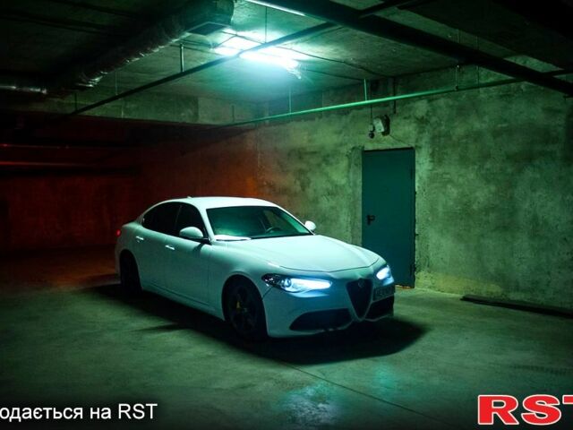 Білий Альфа Ромео Джулія, об'ємом двигуна 2 л та пробігом 11500 тис. км за 20500 $, фото 5 на Automoto.ua
