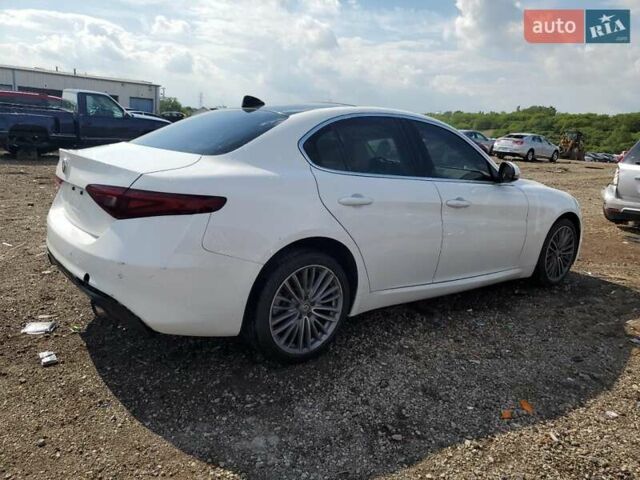 Белый Альфа Ромео Джулия, объемом двигателя 2 л и пробегом 58 тыс. км за 5200 $, фото 2 на Automoto.ua