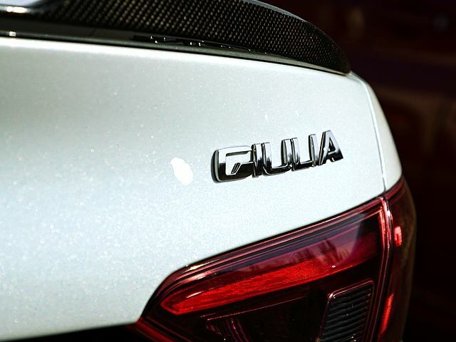 Білий Альфа Ромео Джулія, об'ємом двигуна 2 л та пробігом 11500 тис. км за 20500 $, фото 2 на Automoto.ua