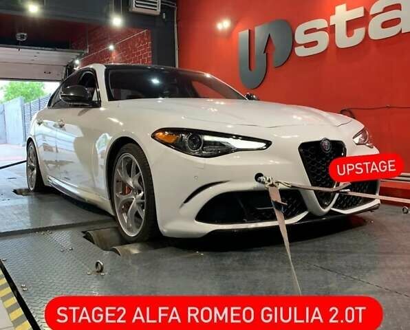 Белый Альфа Ромео Джулия, объемом двигателя 2 л и пробегом 82 тыс. км за 25600 $, фото 16 на Automoto.ua