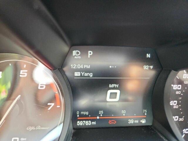 Білий Альфа Ромео Джулія, об'ємом двигуна 2 л та пробігом 95 тис. км за 3800 $, фото 8 на Automoto.ua