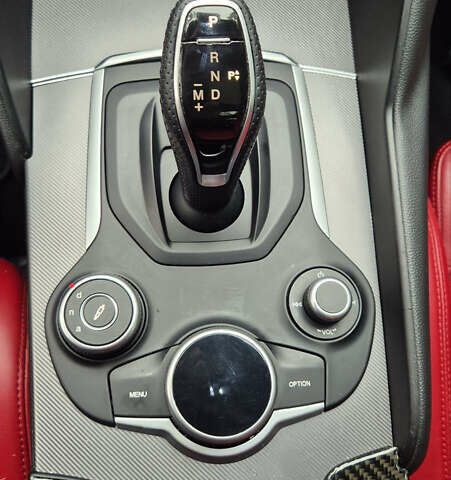 Белый Альфа Ромео Джулия, объемом двигателя 2 л и пробегом 74 тыс. км за 19400 $, фото 11 на Automoto.ua