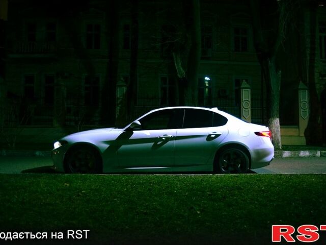 Білий Альфа Ромео Джулія, об'ємом двигуна 2 л та пробігом 11500 тис. км за 20500 $, фото 7 на Automoto.ua