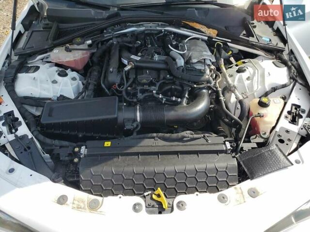 Белый Альфа Ромео Джулия, объемом двигателя 2 л и пробегом 58 тыс. км за 5200 $, фото 10 на Automoto.ua