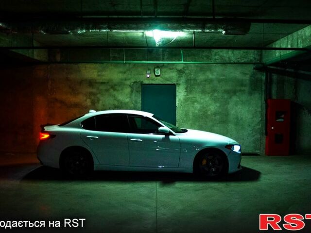 Білий Альфа Ромео Джулія, об'ємом двигуна 2 л та пробігом 11500 тис. км за 20500 $, фото 6 на Automoto.ua