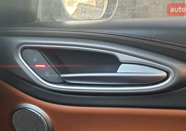 Белый Альфа Ромео Джулия, объемом двигателя 2 л и пробегом 82 тыс. км за 25600 $, фото 37 на Automoto.ua