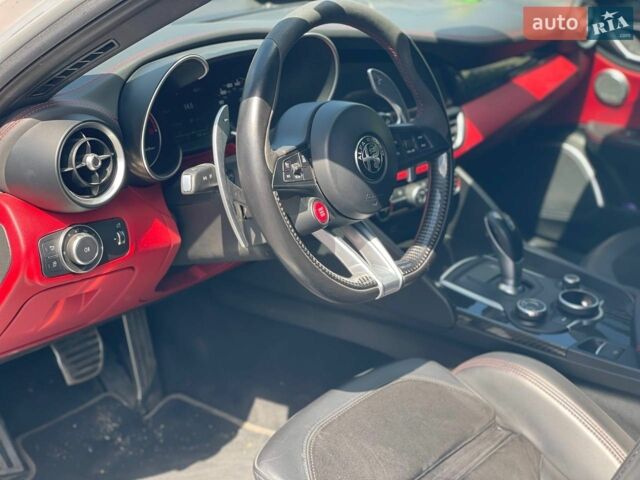 Білий Альфа Ромео Джулія, об'ємом двигуна 2.89 л та пробігом 48 тис. км за 38500 $, фото 10 на Automoto.ua