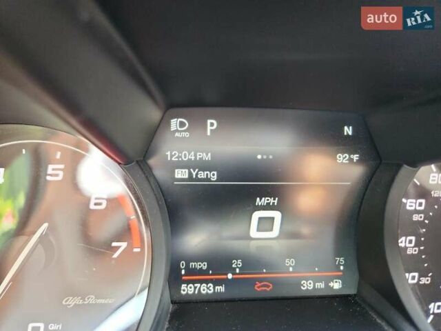 Белый Альфа Ромео Джулия, объемом двигателя 2 л и пробегом 94 тыс. км за 5300 $, фото 8 на Automoto.ua