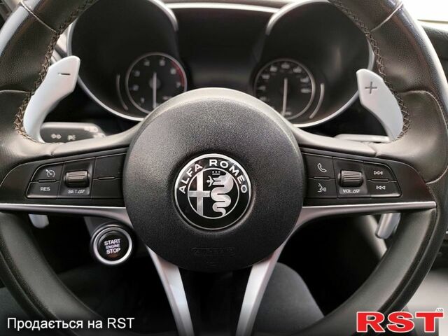 Білий Альфа Ромео Джулія, об'ємом двигуна 2 л та пробігом 88 тис. км за 16000 $, фото 8 на Automoto.ua