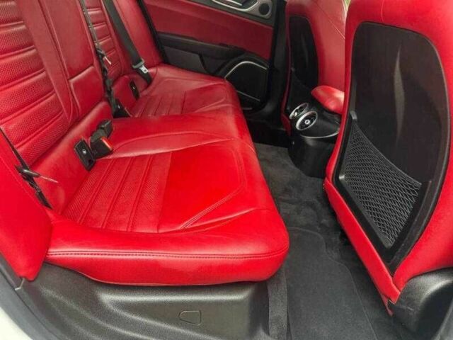 Білий Альфа Ромео Джулія, об'ємом двигуна 2 л та пробігом 56 тис. км за 5400 $, фото 10 на Automoto.ua