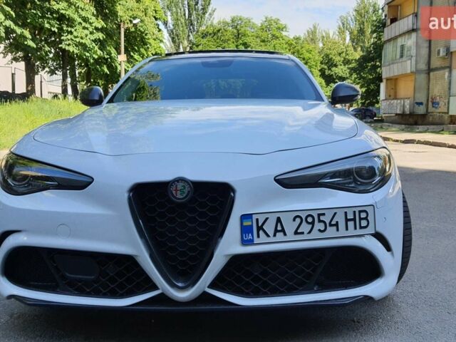 Білий Альфа Ромео Джулія, об'ємом двигуна 2 л та пробігом 98 тис. км за 22800 $, фото 1 на Automoto.ua