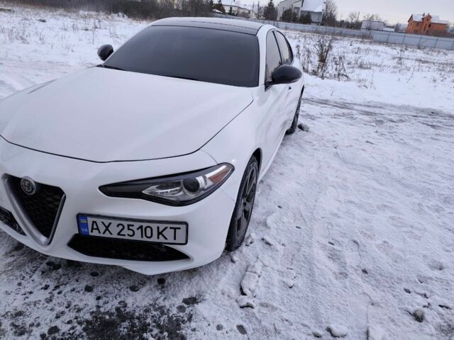 Белый Альфа Ромео Джулия, объемом двигателя 2 л и пробегом 88 тыс. км за 16000 $, фото 1 на Automoto.ua