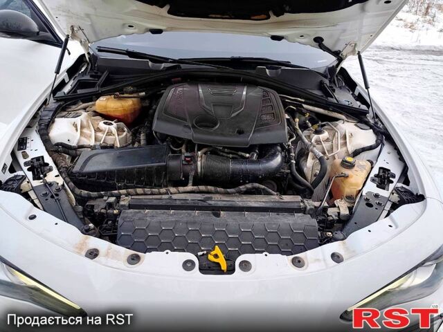 Білий Альфа Ромео Джулія, об'ємом двигуна 2 л та пробігом 88 тис. км за 16000 $, фото 9 на Automoto.ua