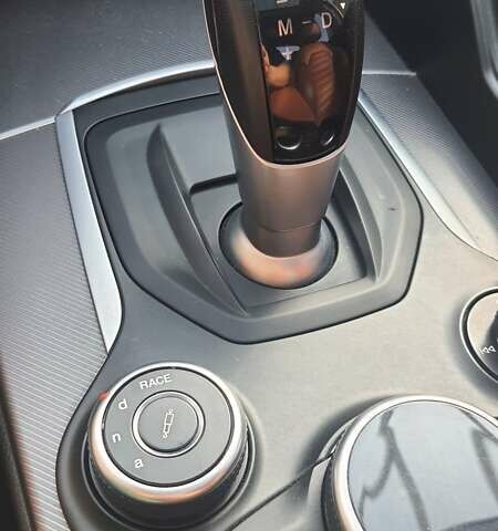 Белый Альфа Ромео Джулия, объемом двигателя 2 л и пробегом 82 тыс. км за 25600 $, фото 34 на Automoto.ua