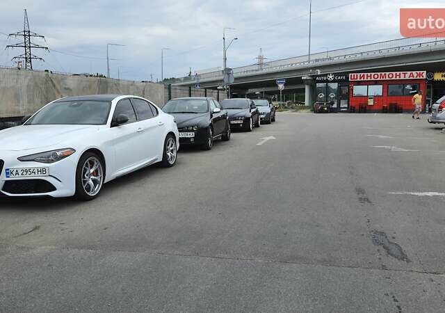 Белый Альфа Ромео Джулия, объемом двигателя 2 л и пробегом 82 тыс. км за 25600 $, фото 38 на Automoto.ua