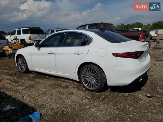 Белый Альфа Ромео Джулия, объемом двигателя 2 л и пробегом 58 тыс. км за 5200 $, фото 1 на Automoto.ua