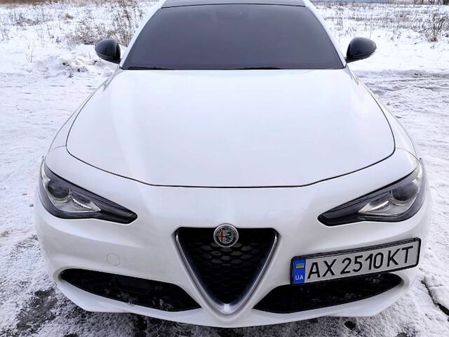 Білий Альфа Ромео Джулія, об'ємом двигуна 2 л та пробігом 88 тис. км за 16000 $, фото 1 на Automoto.ua
