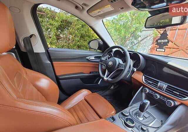 Белый Альфа Ромео Джулия, объемом двигателя 2 л и пробегом 82 тыс. км за 25600 $, фото 28 на Automoto.ua