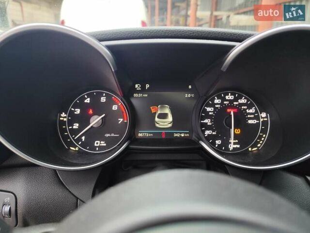 Білий Альфа Ромео Джулія, об'ємом двигуна 2 л та пробігом 87 тис. км за 16700 $, фото 8 на Automoto.ua