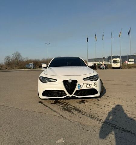 Білий Альфа Ромео Джулія, об'ємом двигуна 2 л та пробігом 89 тис. км за 23000 $, фото 1 на Automoto.ua