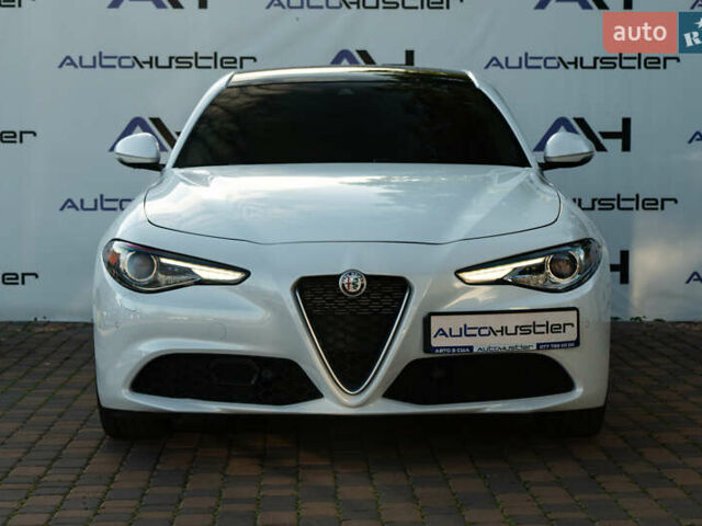 Білий Альфа Ромео Джулія, об'ємом двигуна 2 л та пробігом 43 тис. км за 21999 $, фото 2 на Automoto.ua