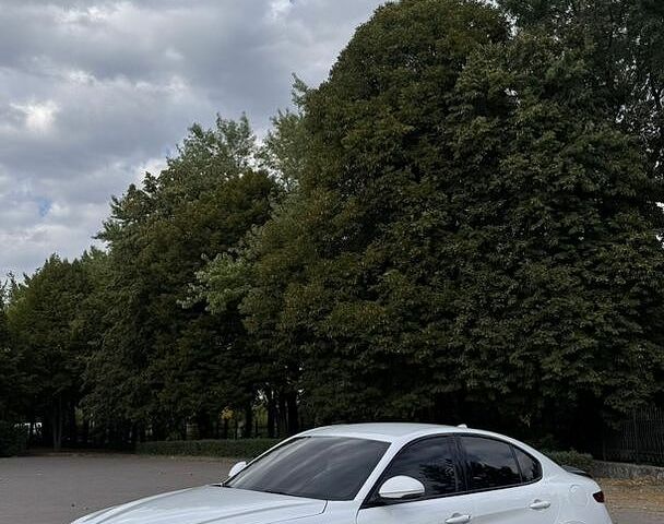 Білий Альфа Ромео Джулія, об'ємом двигуна 2 л та пробігом 116 тис. км за 19200 $, фото 7 на Automoto.ua
