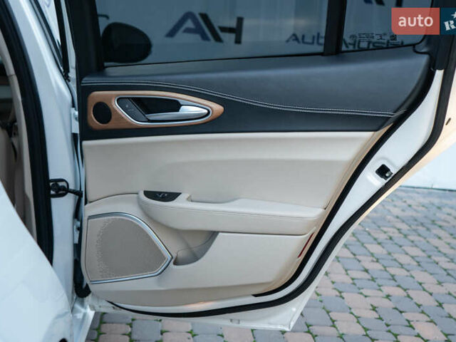 Білий Альфа Ромео Джулія, об'ємом двигуна 2 л та пробігом 43 тис. км за 21999 $, фото 31 на Automoto.ua