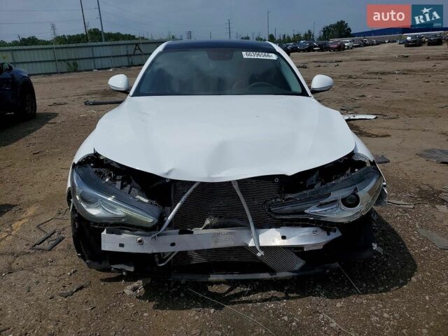 Білий Альфа Ромео Джулія, об'ємом двигуна 2 л та пробігом 115 тис. км за 10000 $, фото 5 на Automoto.ua