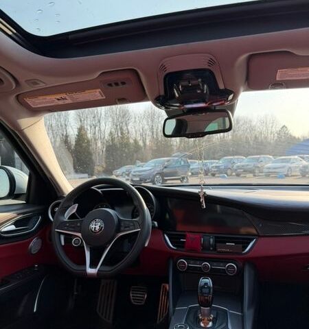 Білий Альфа Ромео Джулія, об'ємом двигуна 2 л та пробігом 89 тис. км за 23000 $, фото 16 на Automoto.ua