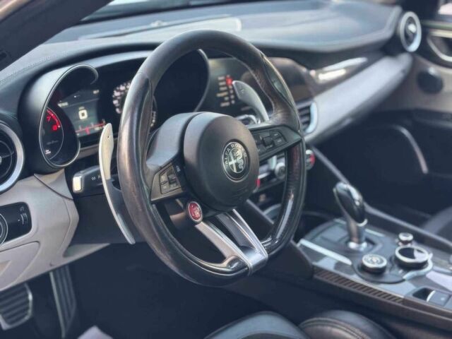 Білий Альфа Ромео Джулія, об'ємом двигуна 2.9 л та пробігом 39 тис. км за 5000 $, фото 7 на Automoto.ua