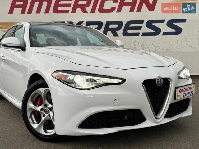 Белый Альфа Ромео Джулия, объемом двигателя 2 л и пробегом 59 тыс. км за 23490 $, фото 1 на Automoto.ua