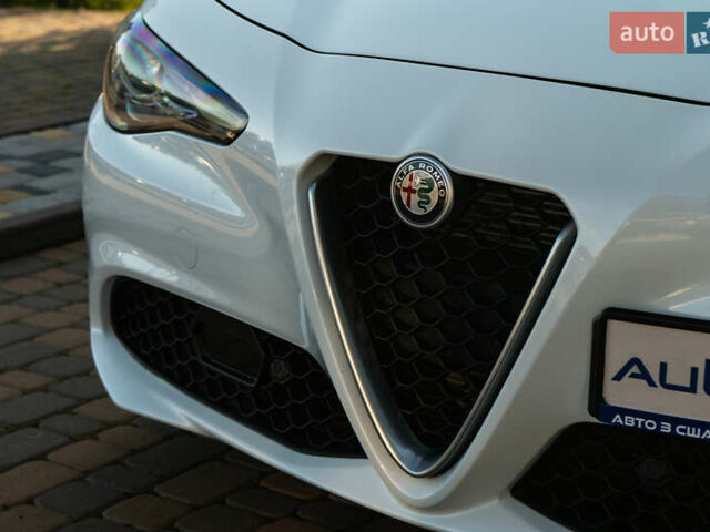 Білий Альфа Ромео Джулія, об'ємом двигуна 2 л та пробігом 43 тис. км за 21999 $, фото 4 на Automoto.ua