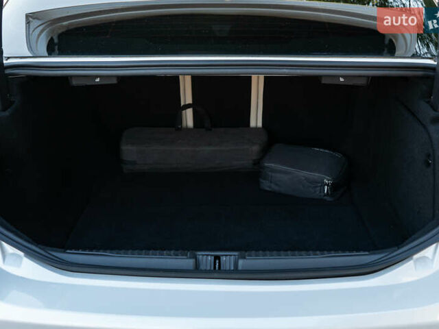 Білий Альфа Ромео Джулія, об'ємом двигуна 2 л та пробігом 43 тис. км за 21999 $, фото 16 на Automoto.ua