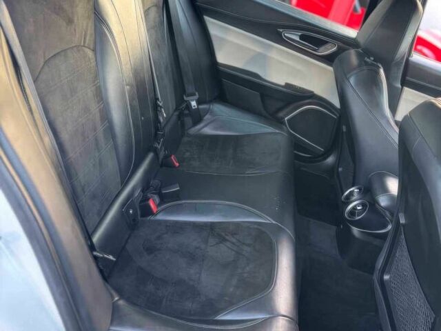 Білий Альфа Ромео Джулія, об'ємом двигуна 2.9 л та пробігом 58 тис. км за 5000 $, фото 15 на Automoto.ua