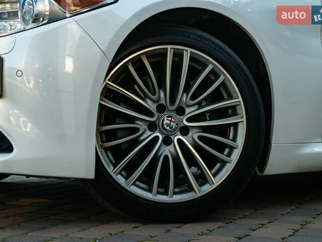 Білий Альфа Ромео Джулія, об'ємом двигуна 2 л та пробігом 43 тис. км за 21999 $, фото 12 на Automoto.ua