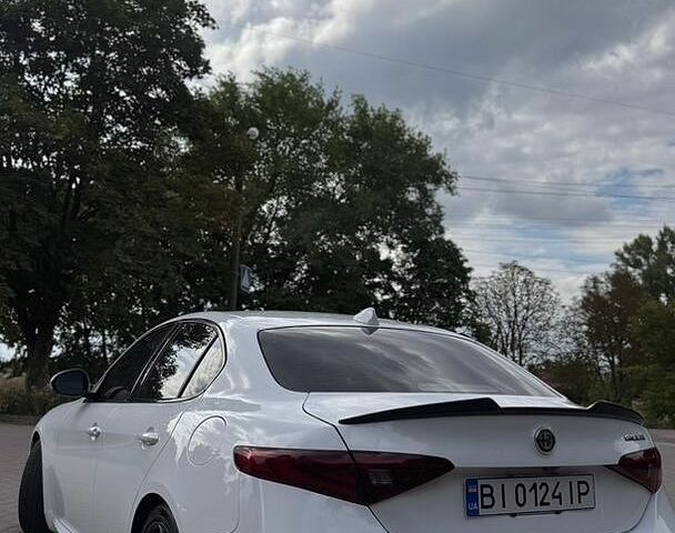 Білий Альфа Ромео Джулія, об'ємом двигуна 2 л та пробігом 116 тис. км за 19200 $, фото 6 на Automoto.ua
