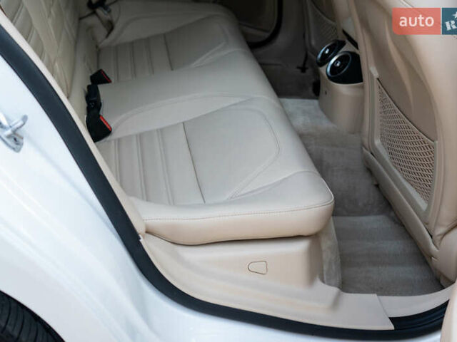 Білий Альфа Ромео Джулія, об'ємом двигуна 2 л та пробігом 43 тис. км за 21999 $, фото 30 на Automoto.ua