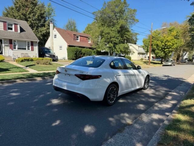 Белый Альфа Ромео Джулия, объемом двигателя 2 л и пробегом 33 тыс. км за 5000 $, фото 6 на Automoto.ua