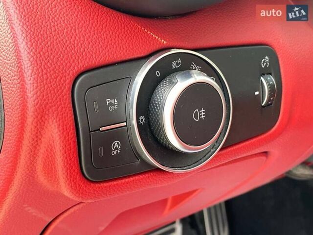 Білий Альфа Ромео Джулія, об'ємом двигуна 2 л та пробігом 48 тис. км за 22900 $, фото 31 на Automoto.ua