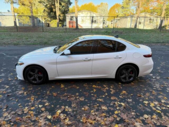 Белый Альфа Ромео Джулия, объемом двигателя 2 л и пробегом 33 тыс. км за 5000 $, фото 3 на Automoto.ua