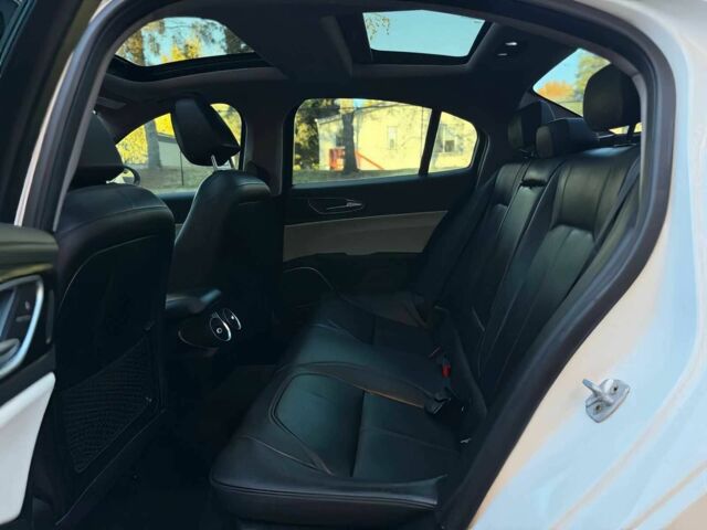 Белый Альфа Ромео Джулия, объемом двигателя 2 л и пробегом 33 тыс. км за 5000 $, фото 13 на Automoto.ua