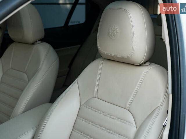 Білий Альфа Ромео Джулія, об'ємом двигуна 2 л та пробігом 43 тис. км за 21999 $, фото 21 на Automoto.ua